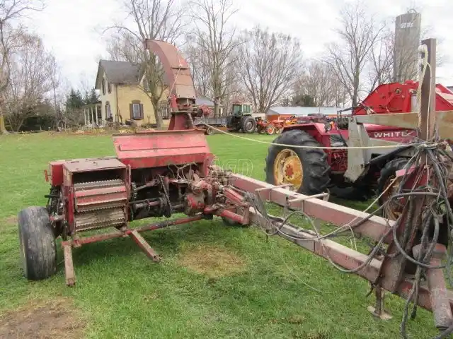 Gallery image 1 for New Holland 782 Forage Harvester