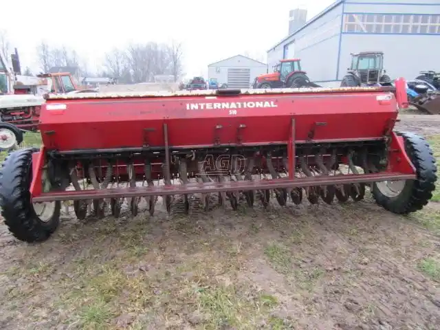 Gallery image 2 for Used International Harvester 510 Drill