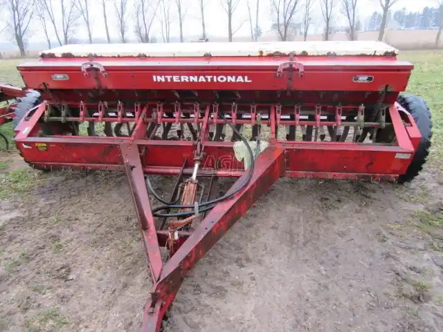 Gallery image 1 for Used International Harvester 510 Drill