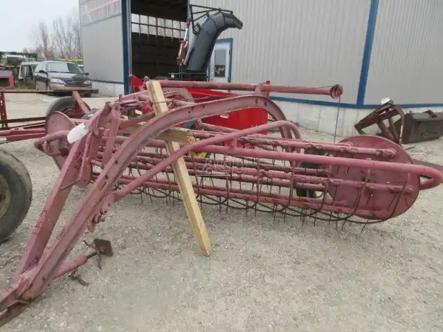 Gallery image 1 for Used Massey Ferguson Misc Rake