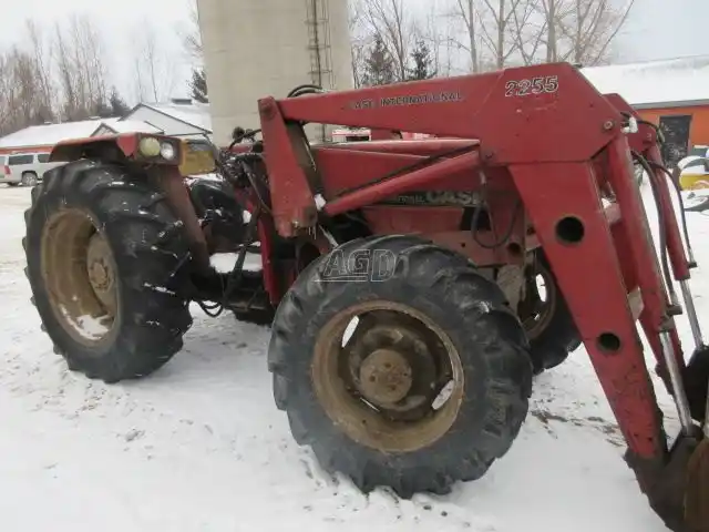 Gallery image 2 for Used Case IH 685 Tractor