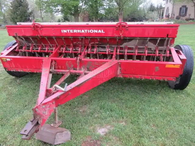 Gallery image 1 for Used International Harvester 510 Drill