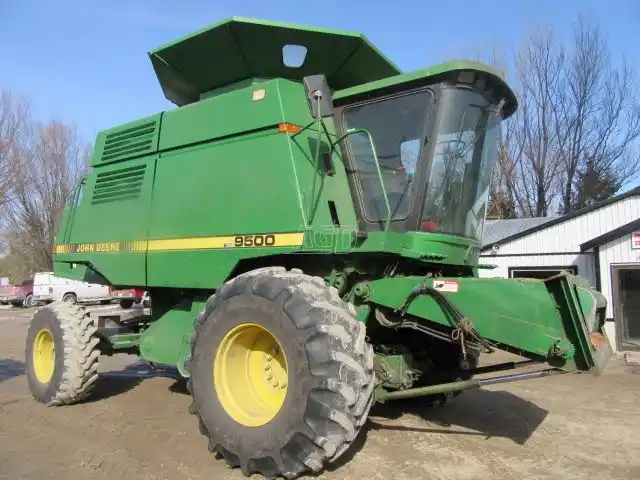 Gallery image 1 for Used 1990 John Deere 9500 Combine
