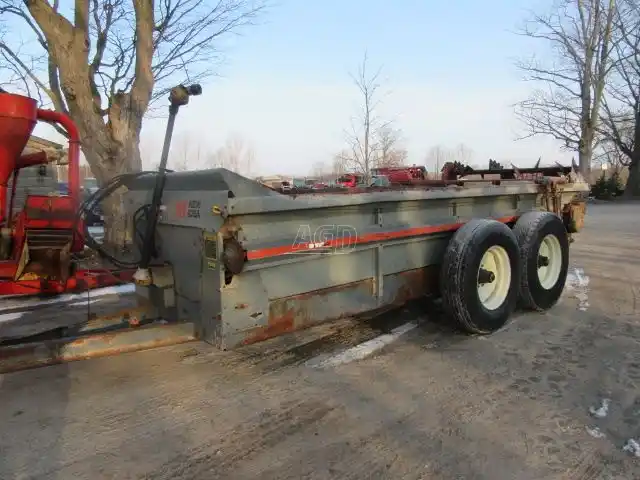 Gallery image 2 for Used New Idea 364 Manure Spreader