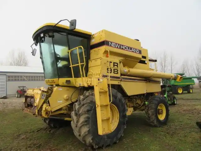 Gallery image 1 for Used 1998 New Holland TR98 Combine