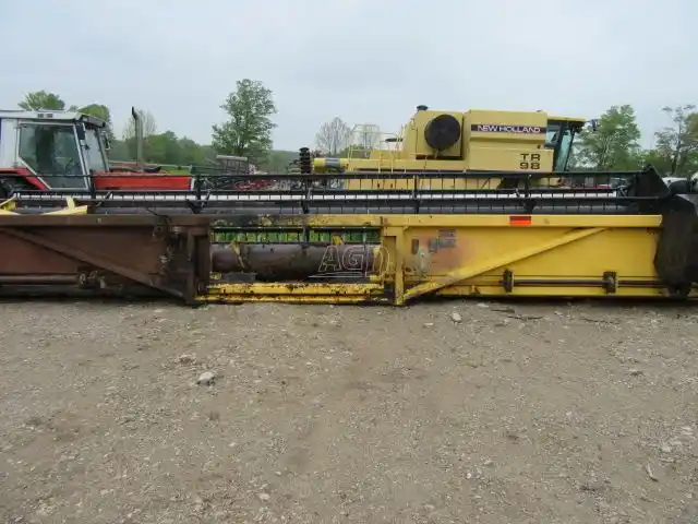 Gallery image 2 for Used New Holland 74C Header