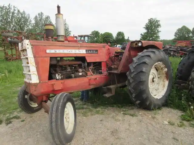 Gallery image 2 for Used 1962 Cockshutt 1800 Tractor
