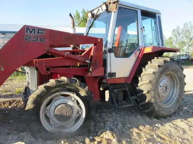 Gallery image 1 for Massey Ferguson 670 Tractor