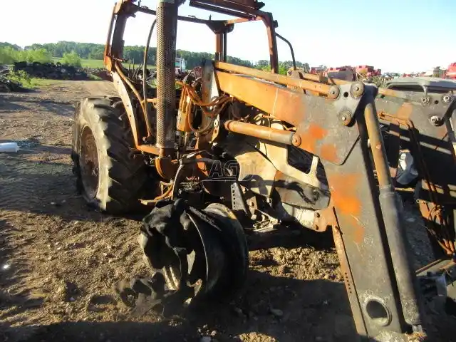 Gallery image 2 for Used New Holland TS100A Tractor