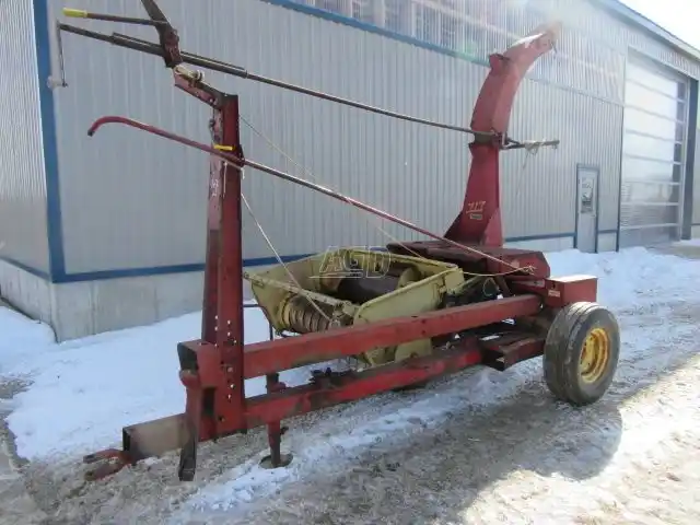 Gallery image 2 for Used New Holland 717 Forage Harvester