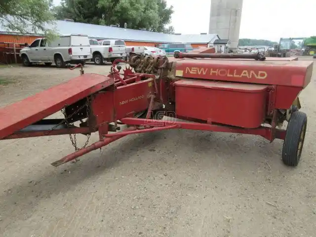 Gallery image 2 for Used New Holland 273 Square Baler - Small