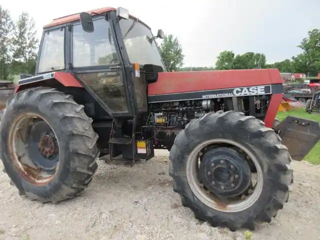 Gallery image 1 for Used 1987 Case IH 1594 Tractor