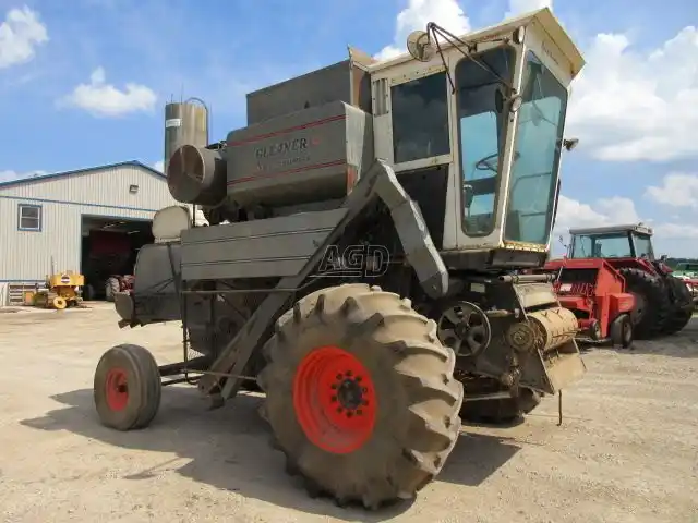 Gallery image 2 for Used Gleaner F Combine