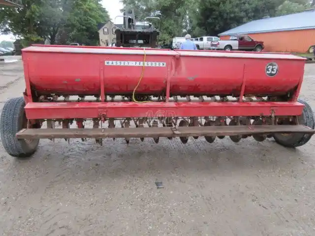 Gallery image 2 for Used Massey Ferguson 33 Drill