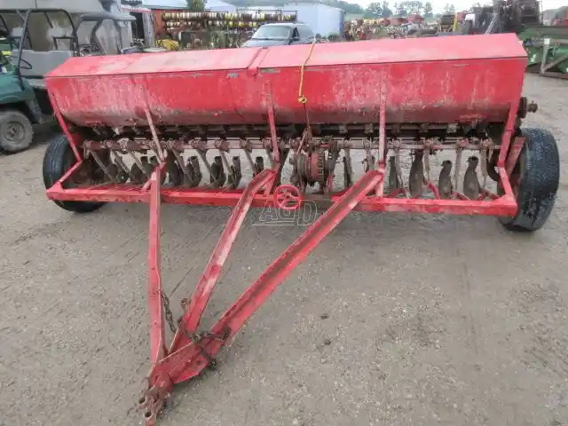 Gallery image 1 for Used Massey Ferguson 33 Drill