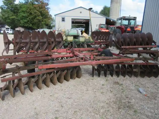 Gallery image 2 for Used Massey Ferguson 520 Disc