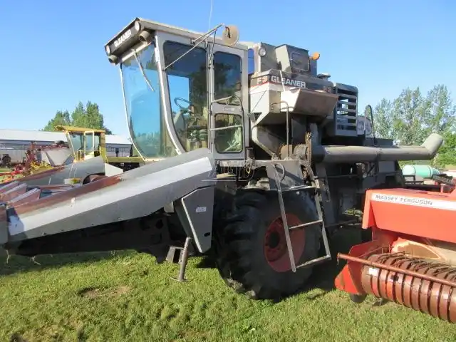 Gallery image 2 for Used 1983 Gleaner F3 Combine