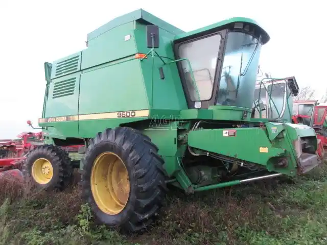 Gallery image 2 for Used 1996 John Deere 9600 Combine