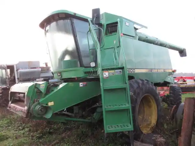 Gallery image 1 for Used 1996 John Deere 9600 Combine