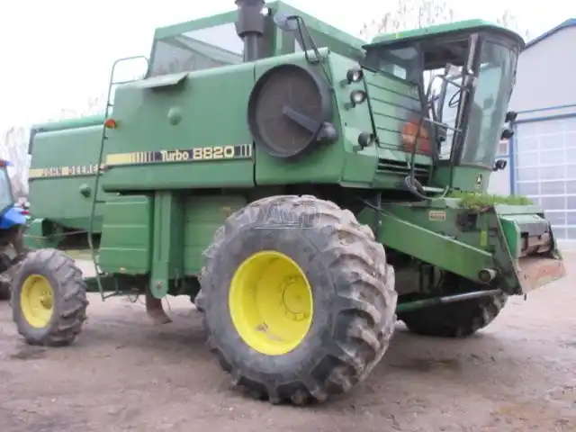 Gallery image 2 for Used 1984 John Deere 8820 Combine