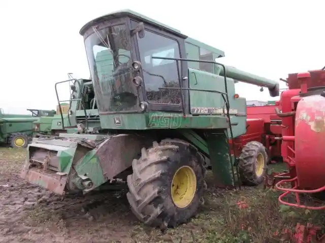 Gallery image 1 for Used 1988 John Deere 7720 Combine