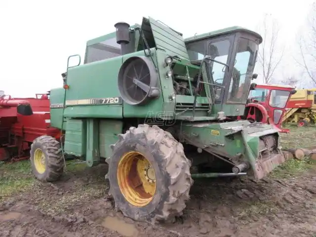 Gallery image 2 for Used 1988 John Deere 7720 Combine