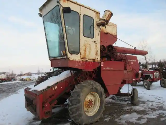 Gallery image 1 for Used International Harvester 715 Combine