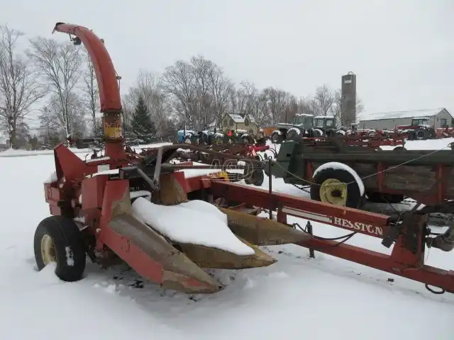 Gallery image 1 for Used Hesston 7155 Forage Harvester