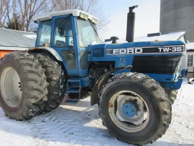 Gallery image 1 for Used 1987 Ford TW35 II Tractor