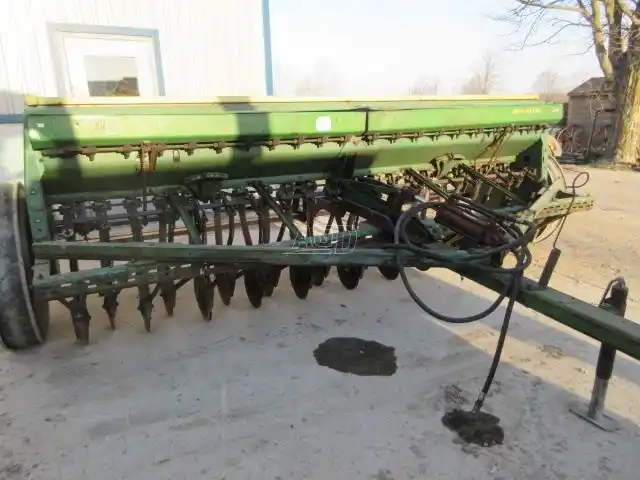 Gallery image 2 for Used John Deere 8300 Drill