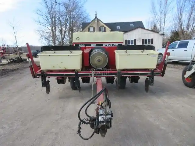 Gallery image 1 for Used International Harvester 800 Planter - Corn