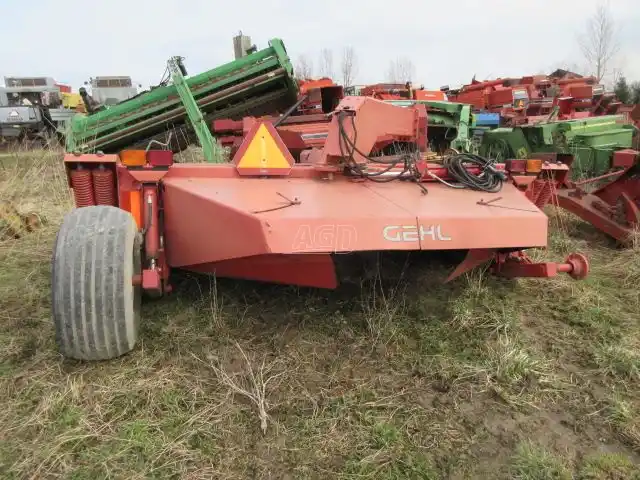 Gallery image 2 for Used Gehl 2412 Disc Mower