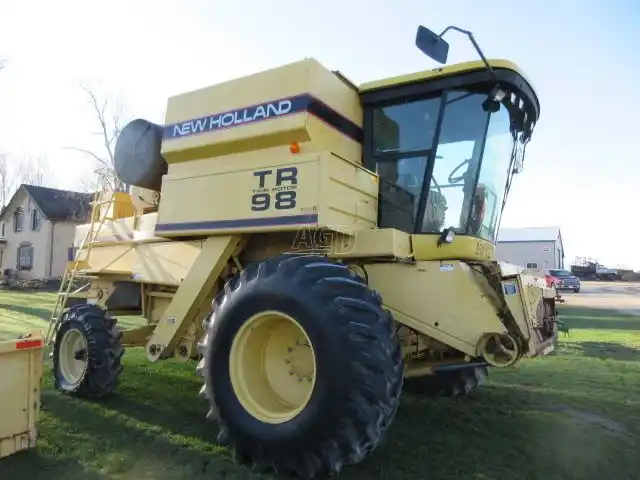 Gallery image 2 for Used 1996 New Holland TR98 Combine