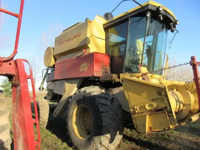 Gallery image 2 for Used 1987 New Holland TR86 Combine