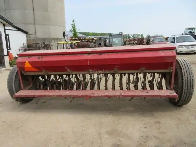 Gallery image 2 for Used International Harvester 10 Drill