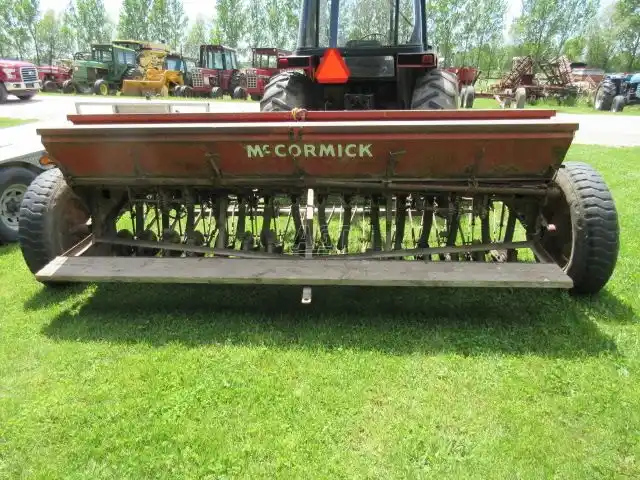 Gallery image 2 for Used International Harvester 10 Drill