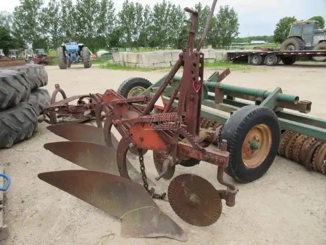 Gallery image 1 for Used Kverneland NR Plow