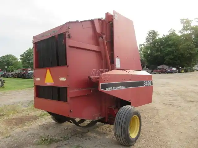Gallery image 2 for Used Case IH 8450 Round Baler