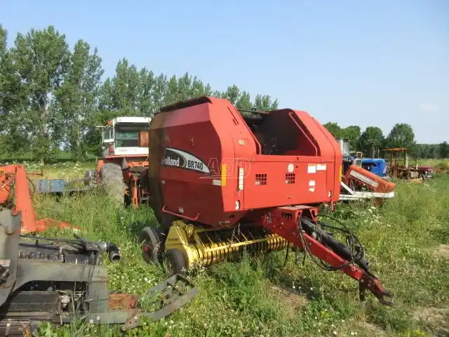 Gallery image 2 for Used New Holland BR740 Round Baler