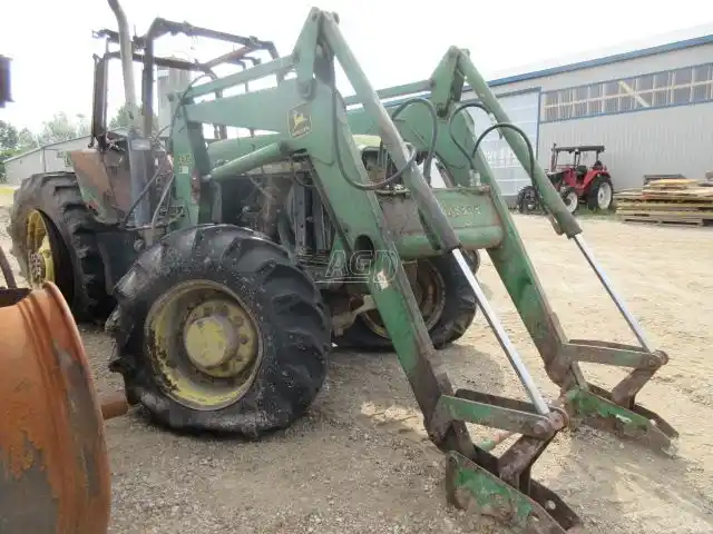 Gallery image 2 for Used 1994 John Deere 7400 Tractor