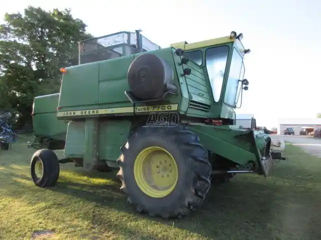 Gallery image 2 for Used John Deere 7700 Combine