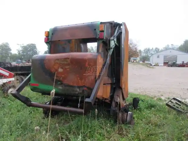 Gallery image 2 for Used John Deere 467 Round Baler