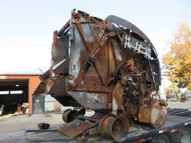 Gallery image 2 for New Holland ROLL-BELT 460 Round Baler