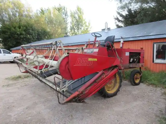 Gallery image 2 for Used Massey Ferguson 655 Windrower