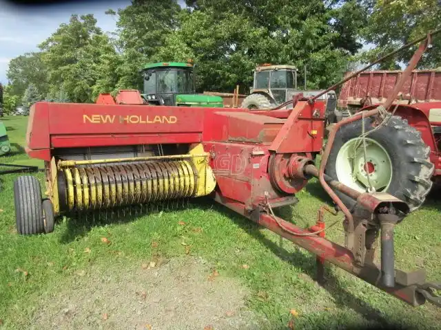 Gallery image 1 for Used New Holland 315 Square Baler - Small