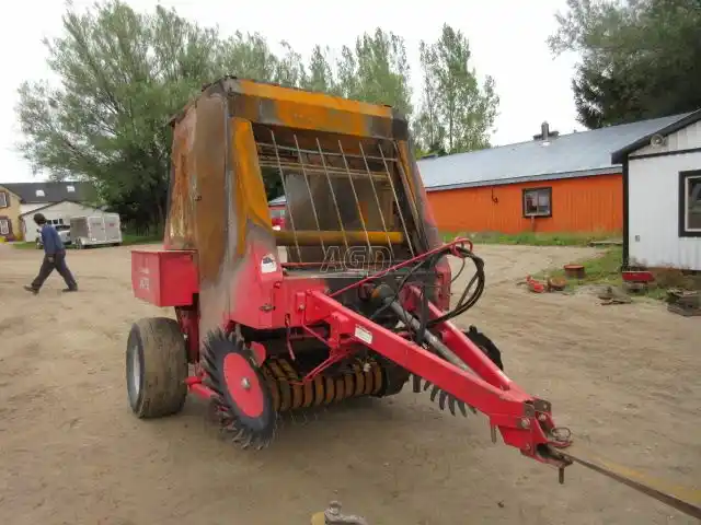 Gallery image 1 for Used Gehl 1475 Round Baler