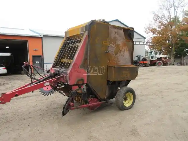 Gallery image 2 for Used Gehl 1475 Round Baler