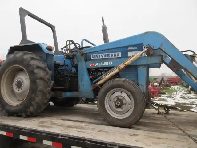 Gallery image 2 for Used Universal 445 Tractor