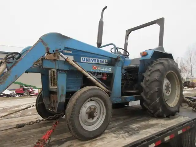 Gallery image 1 for Used Universal 445 Tractor