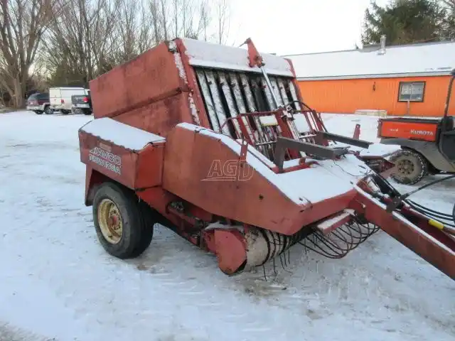 Gallery image 2 for Used New Idea 484 Round Baler